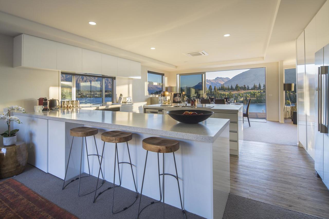 Lakefront Luxury By Amazing Accom Квинстаун Экстерьер фото