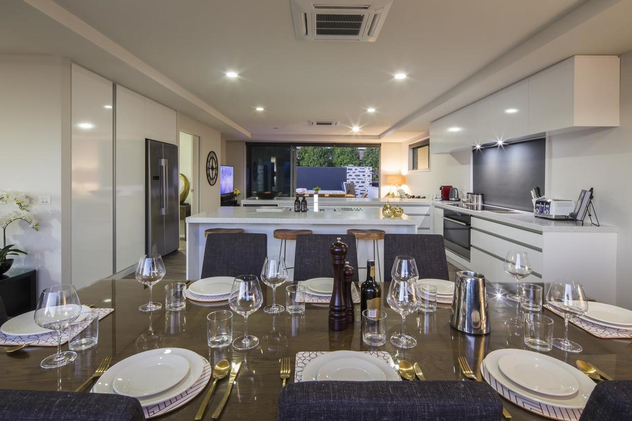 Lakefront Luxury By Amazing Accom Квинстаун Экстерьер фото